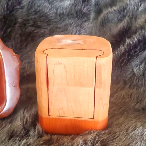 VINTAGE 1980'S FOLK ART HAND CARVED WOODEN CEDAR PUZZLE/JEWELRY BOX - Picture 8 of 10